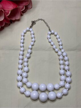 Double-Strand White
Graduated Bead Statement
Necklace - Silver Tone Clasp